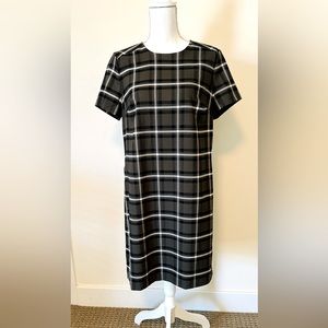 Adorable Banana Republic plaid shift dress